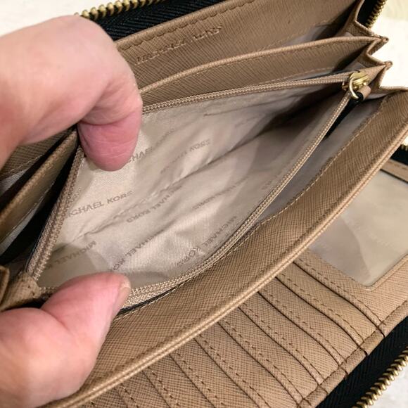 MICHAEL KORS Large Black Leather JET SET TRAVEL Continental Wristlet Wallet - Picture 11 of 14